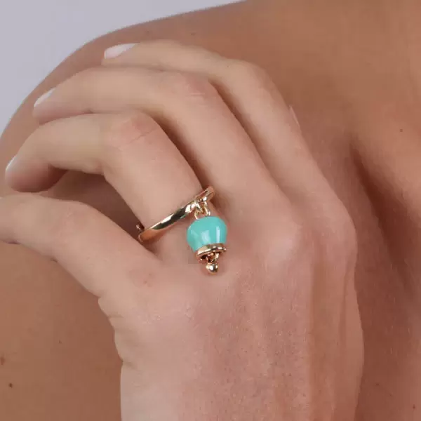 Anello in Metallo con campanella portafortuna pendente, impreziosita da smalto verde e punto luce